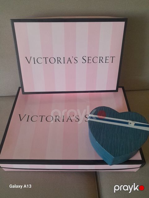 "Victoria's Secret" hədiyyə qutuları — Bakı