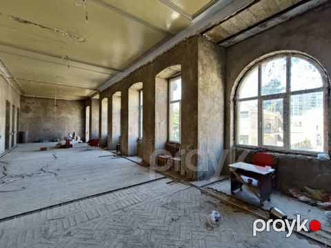 Satılır obyekt 350 m² — Bakı