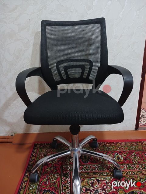 Erqonomik ofis kreslosu – mesh arxa dayaqlı, qara rəng — Bakı