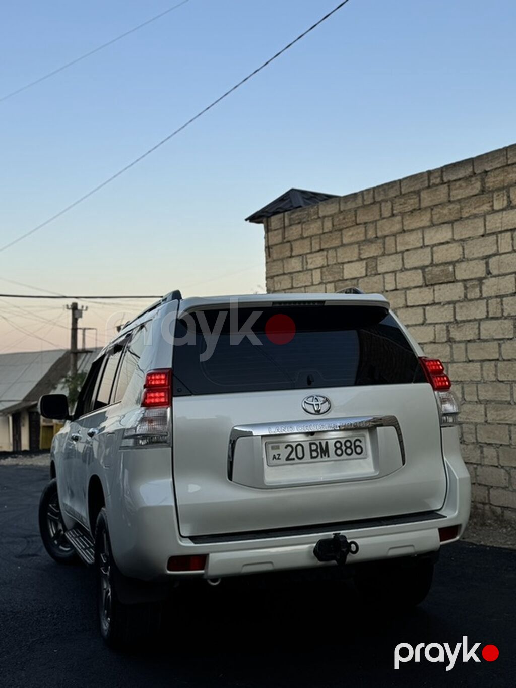 Toyota Land Cruiser Prado – ağ rəngli, 5 qapılı SUV. Xüsusiyyətlər — Avtomobillər, Gəncə (4)