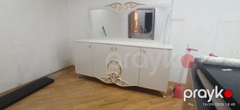 Klassik üslubda ağ rəngli qonaq otağı mebel dəsti. Tərkibi: - Geniş — Bakı