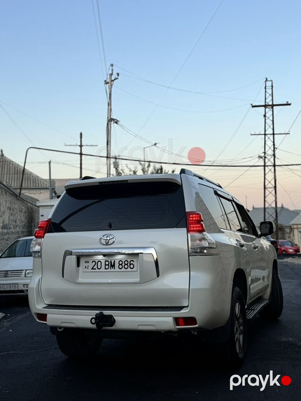 Toyota Land Cruiser Prado – ağ rəngli, 5 qapılı SUV. Xüsusiyyətlər — Avtomobillər, Gəncə (2)