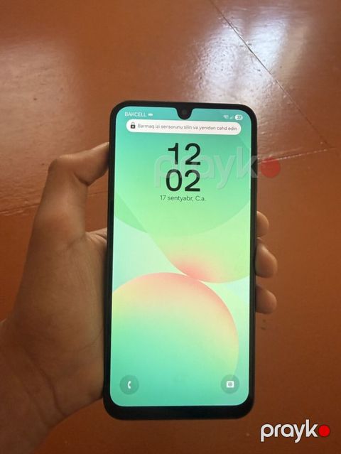 Satılır: Android smartfon - Rəng: qara, şüşə/parlaq arxa panel — Ağstafa