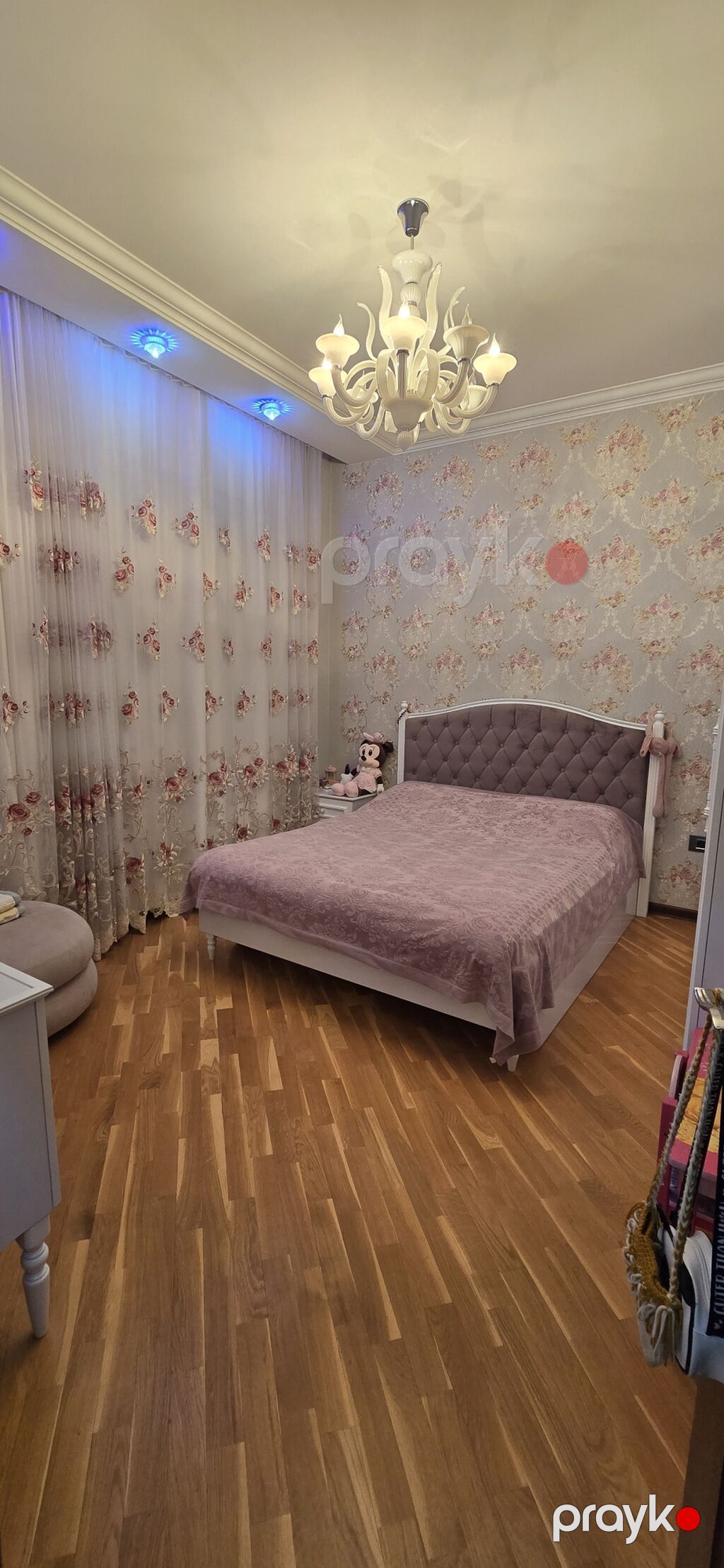 Satılır – geniş həyət evi - Üç mərtəbəli, mansardlı mülk. - Fasadda — Ev, villa, Xırdalan (8)