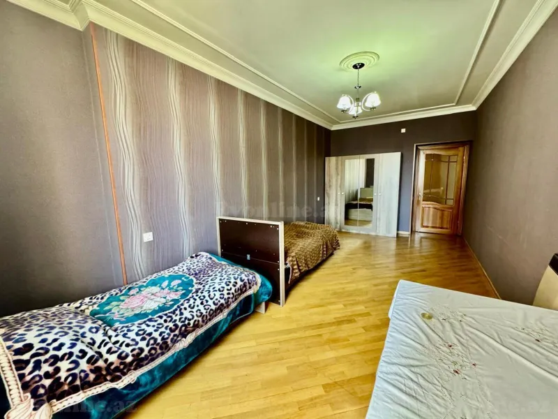 Satılır 3 otaqlı Mənzil Yeni tikili 125 m² Bakı, Binəqədi r., Azadlıq prospekti m., 8-ci mikrorayon — Mənzil, Bakı (8)