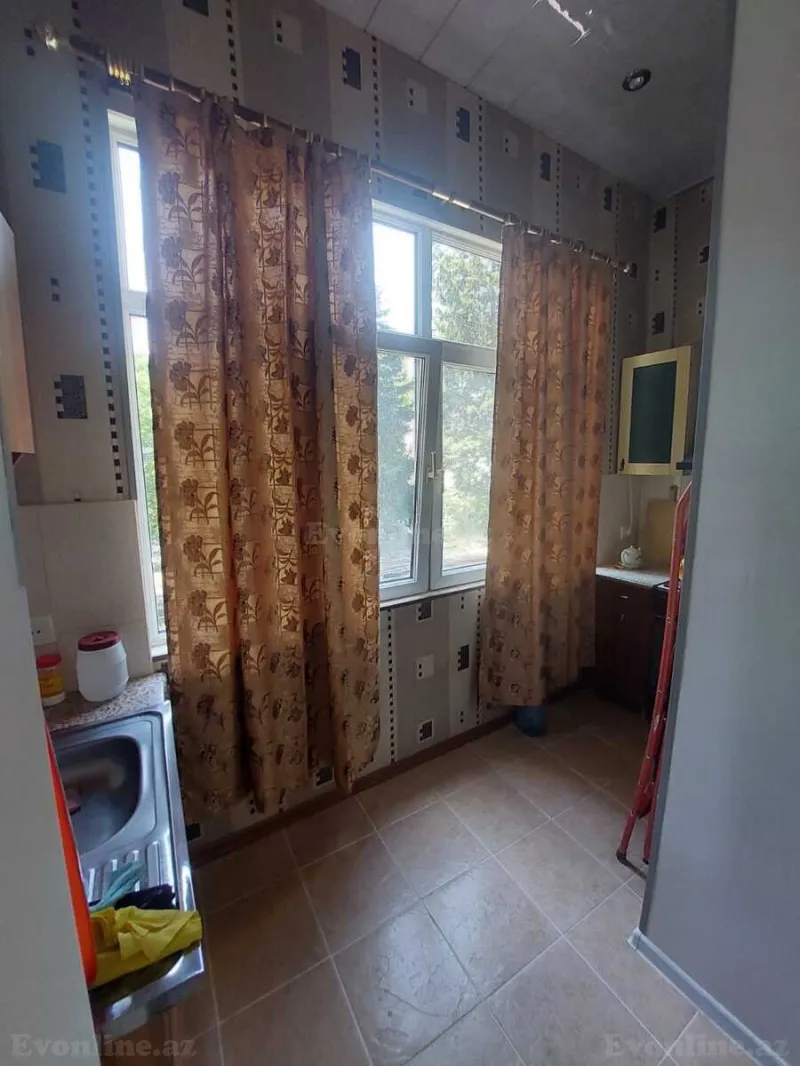 Kirayə verilir 1 otaqlı Mənzil Köhnə tikili 40 m² Bakı, Nəsimi r., 28 May m — Mənzil, Bakı (4)