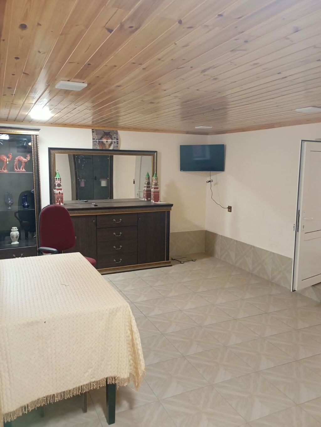 Yeni Ramana qəsəbəsində 3 otaqlı həyət evi kirayə verilir — Bağ mobilyaları, Bakı (7)