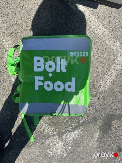 Bolt Food termal çatdırılma çantası - Rəng: yaşıl, üzərində “Bolt — Bakı