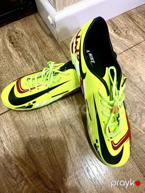 Nike butsları — Bakı