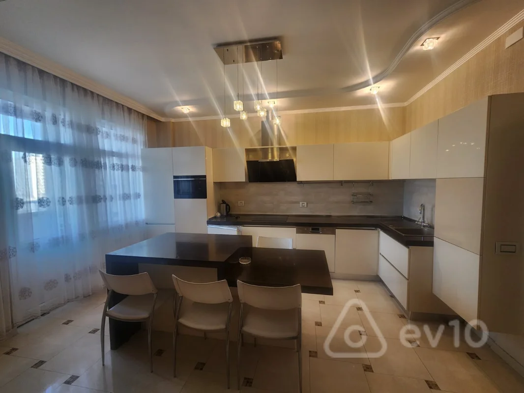 4 otaqlı mənzil, 175 m², Koroğlu Rəhimov küçəsi — kirayə — Mənzil, Bakı (10)