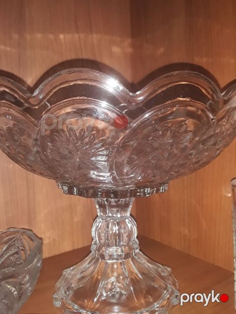 Şüşə ayaqlı meyvə/qənnadı vazı - Material: qalın, şəffaf şüşə — Saray