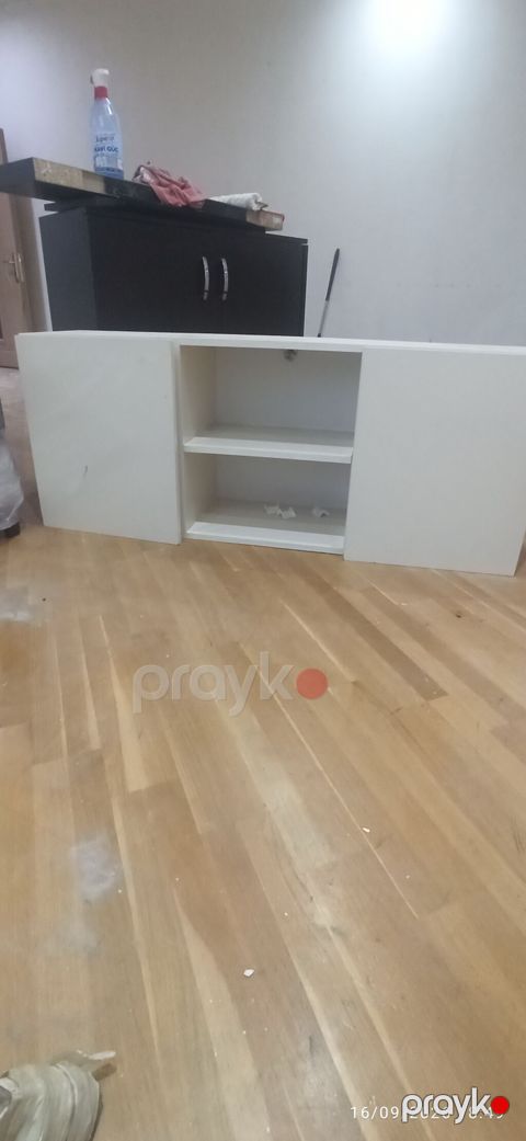 Ağ rəngli güzgülü konsol/servant - Klassik üslubda dekorativ naxışlı — Bakı