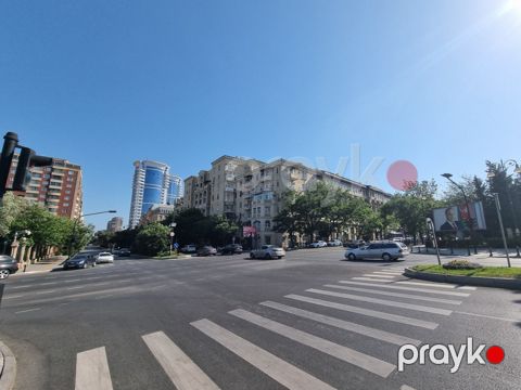 Satılır 3 otaqlı köhnə tikili 100 m² — Bakı