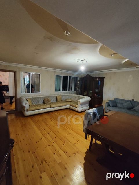 Satılır 4 otaqlı köhnə tikili 105 m² — Bakı