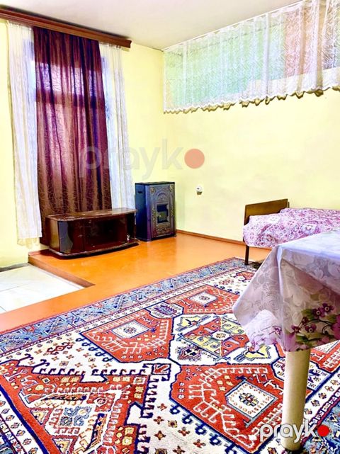 Orta temirli heyet evidi astanofkaya yaxin evdi. ev yalniz xanimlara — Bakı