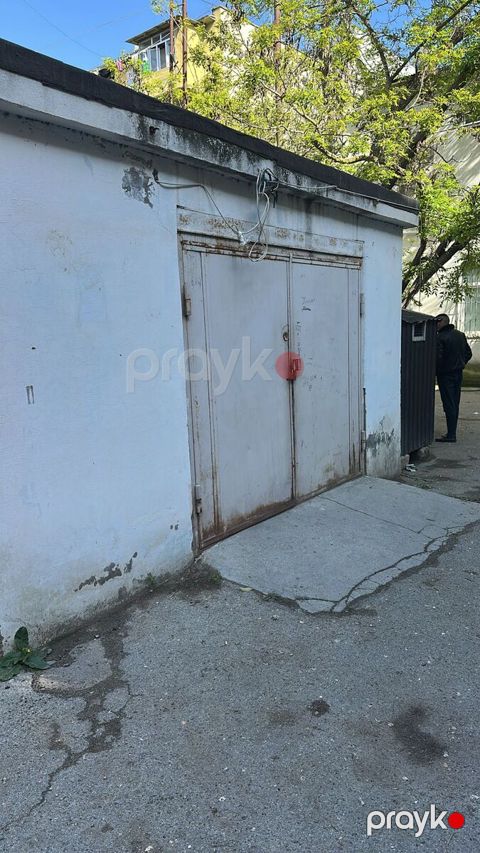 Qaraj, Neftçilər m — Bakı