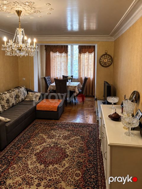 Satılır 3 otaqlı köhnə tikili 75 m² — Bakı