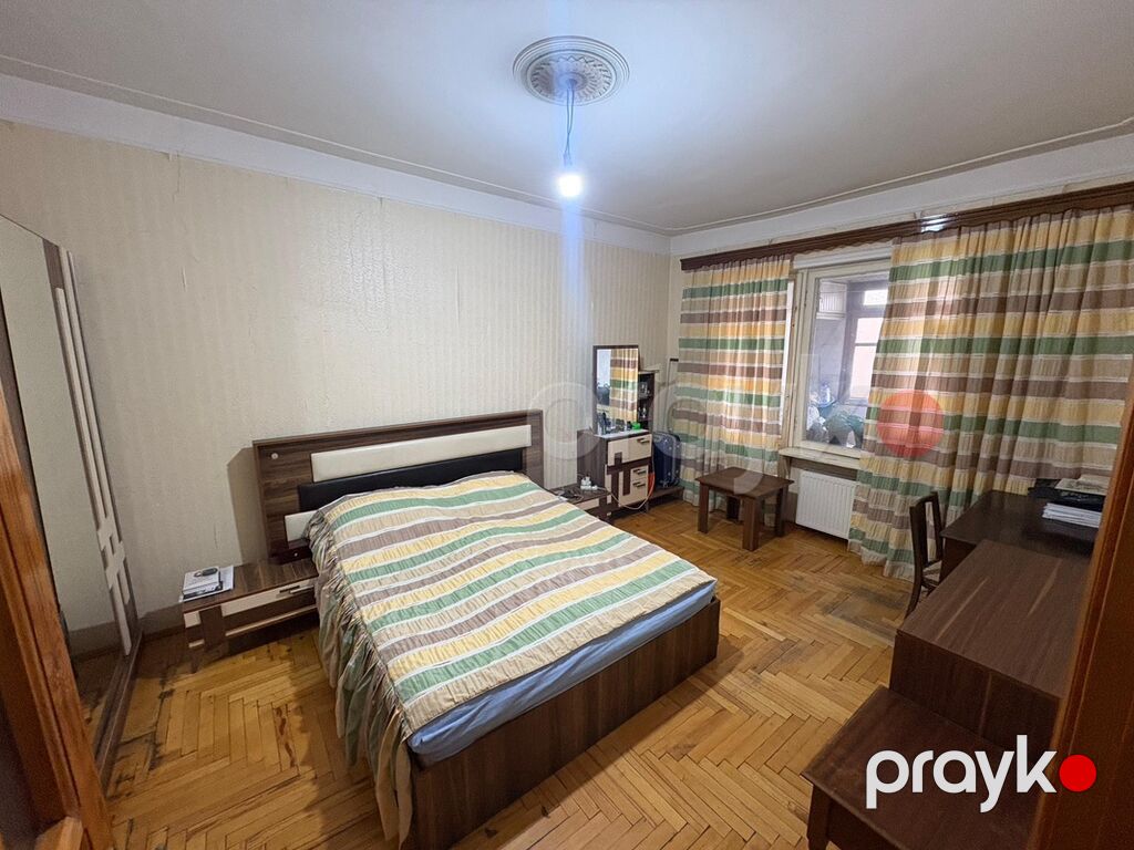 Satılır 3 otaqlı köhnə tikili 80 m², Xalqlar Dostluğu m. Bina daşdır — Qonaq otağı üçün, Bakı (9)