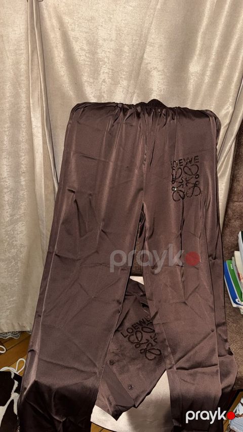 Qəhvəyi rəngdə satən pijama dəsti – Loewe loqolu. Yenidir SON 1 ED — Bakı