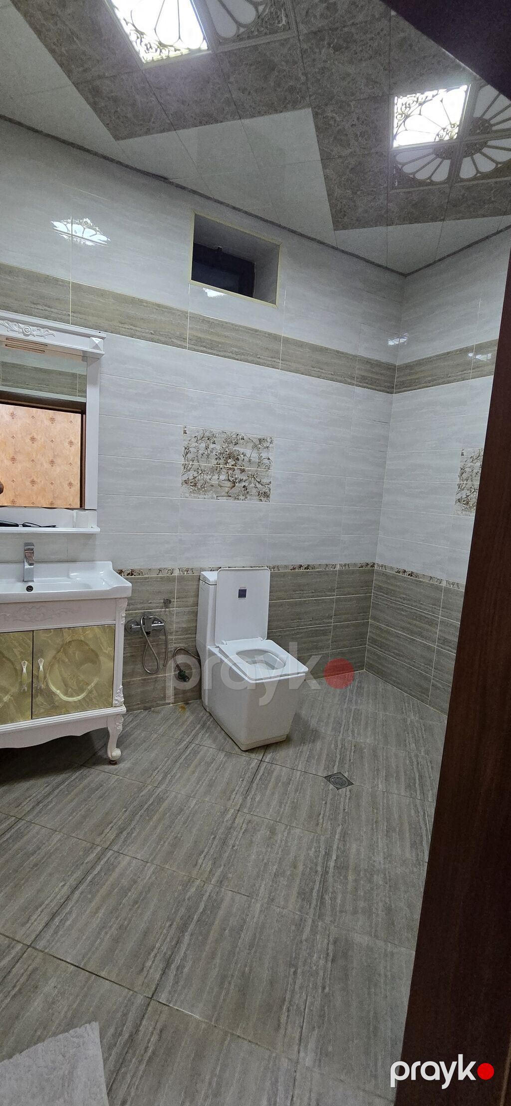 Satılır – geniş həyət evi - Üç mərtəbəli, mansardlı mülk. - Fasadda — Ev, villa, Xırdalan (6)