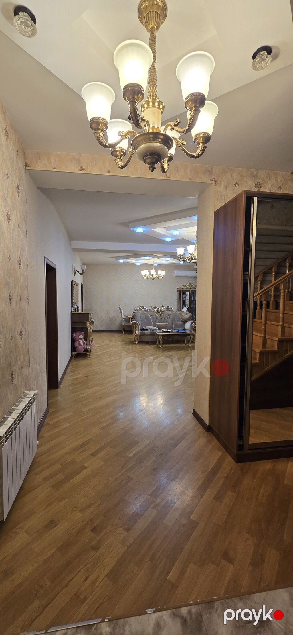 Satılır – geniş həyət evi - Üç mərtəbəli, mansardlı mülk. - Fasadda — Ev, villa, Xırdalan (4)