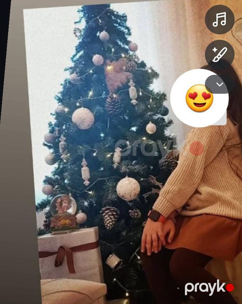 Yolka satılır. - Hündürlük: 3 metr - Quruluş: 3 hissədən ibarət, asan — Bayram məmulatı, Bakı (2)