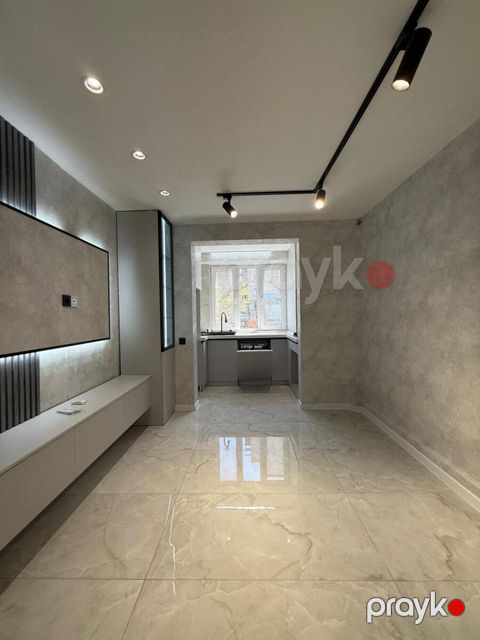 Satılır 4 otaqlı köhnə tikili 80 m² — Bakı