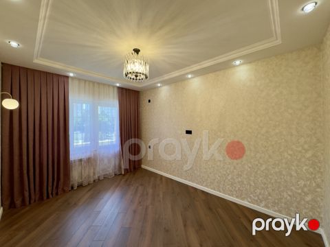 Satılır 2 otaqlı köhnə tikili 60 m² — Bakı