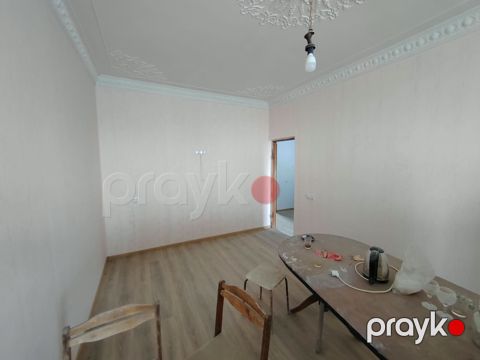 Satılır 2 otaqlı köhnə tikili 65 m² — Bakı