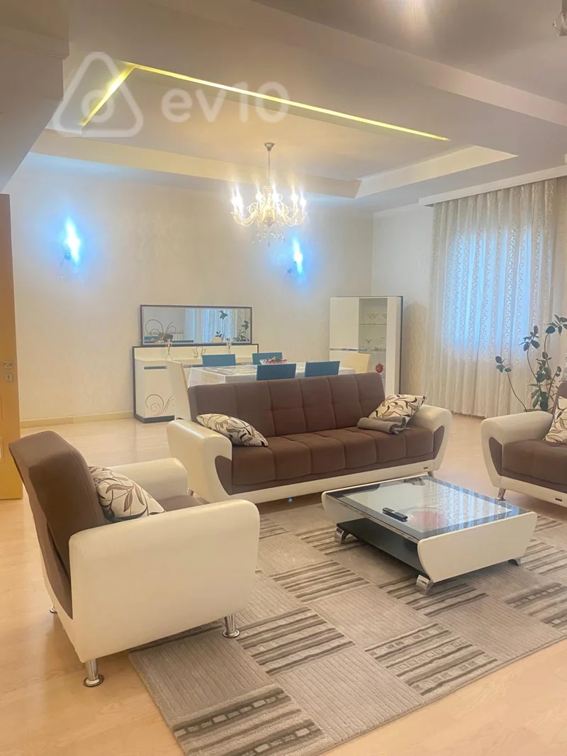 4 otaqlı mənzil, 240 m², Bakıxanov küçəsi — kirayə — Bakı