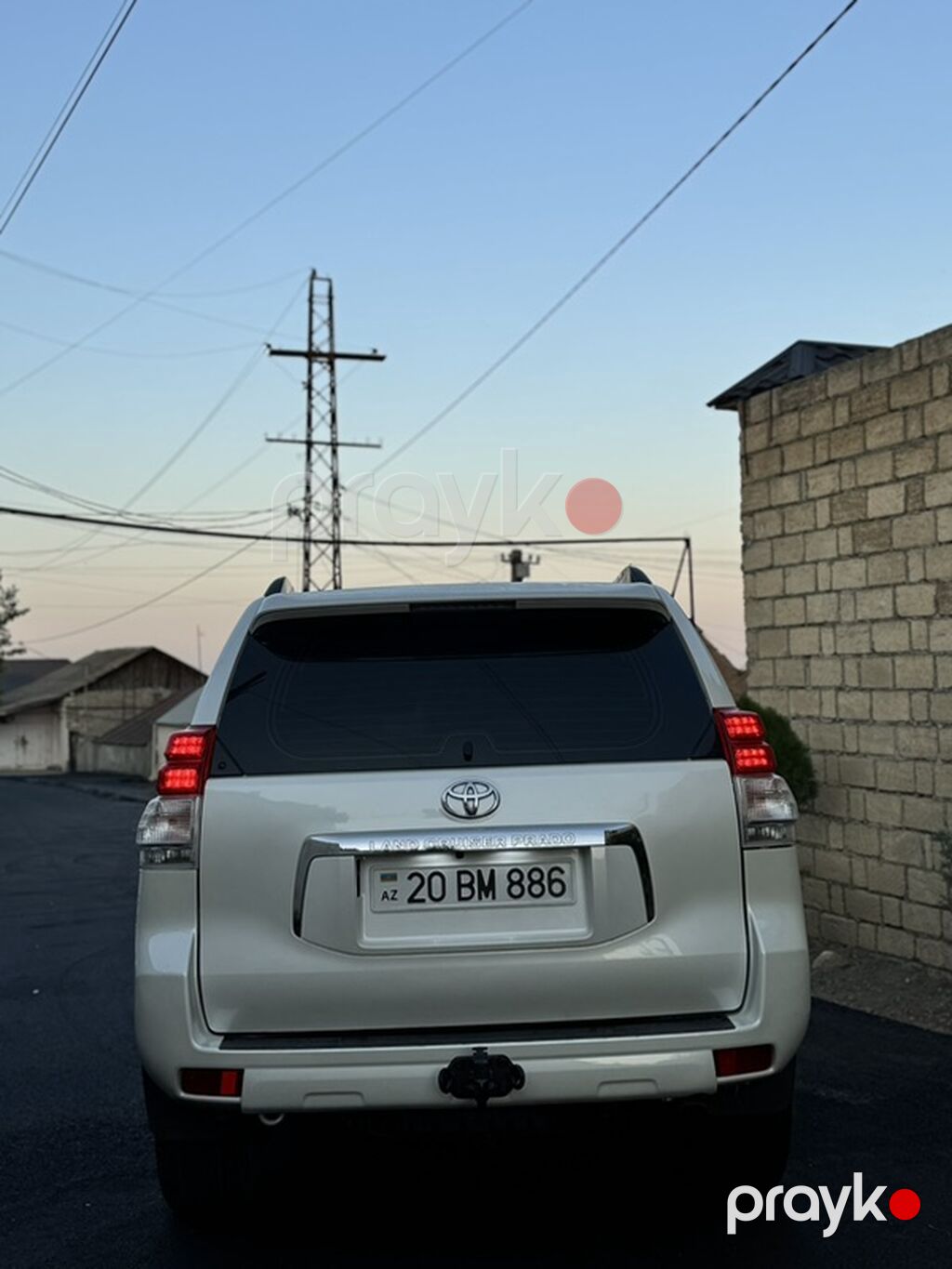 Toyota Land Cruiser Prado – ağ rəngli, 5 qapılı SUV. Xüsusiyyətlər — Avtomobillər, Gəncə (6)