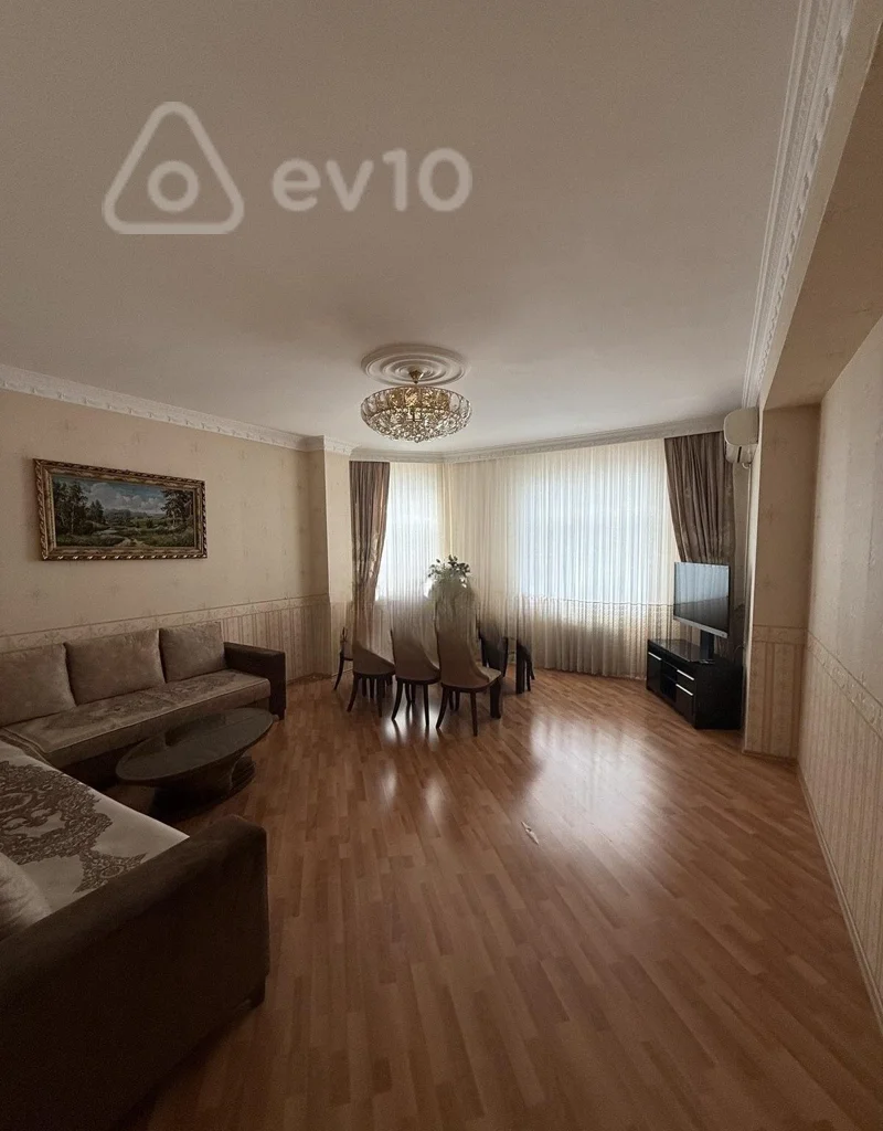 3 otaqlı mənzil, 135 m², M.Hadi küç — Bakı