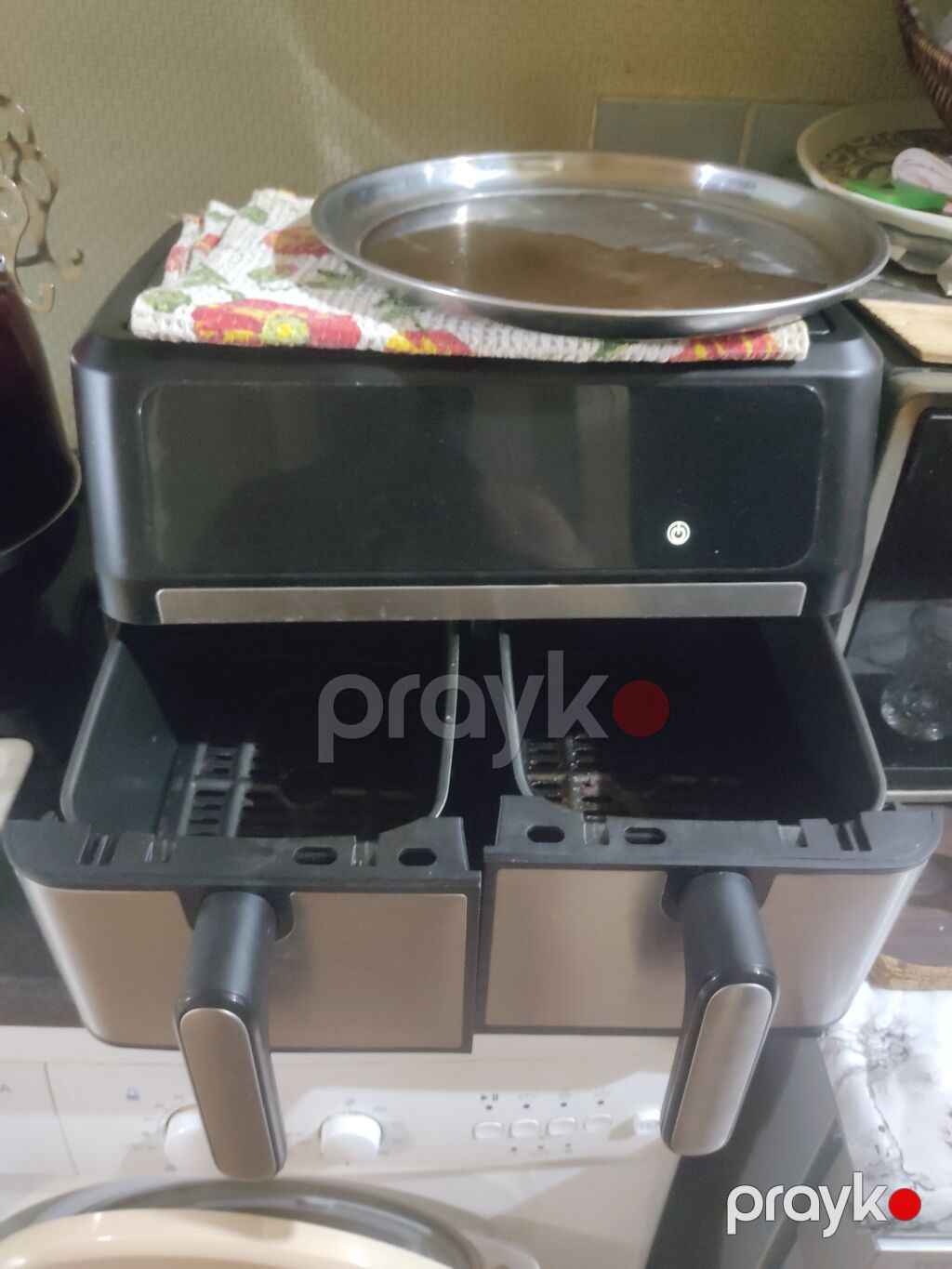 İki bölməli hava fritözü (air fryer) təqdim olunur. Cihaz qara və — Frilyör, Bakı (2)