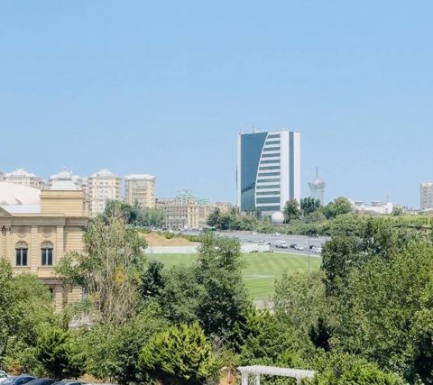 Satılır 4 otaqlı yeni tikili 170 m² — Bakı
