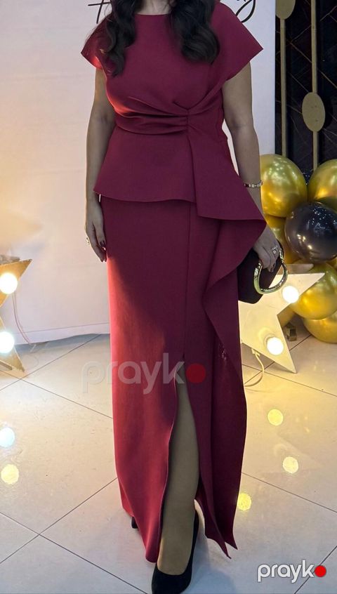 Qırmızı ziyafət geyimi - Model: Peplum üstlü, asimmetrik detalla — Bakı