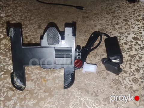 Telefon tutacağı Yaxşı vəziyyətdədir. USB portu var, ona görə də onu — Bakı