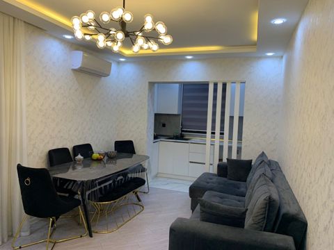 Satılır 2 otaqlı köhnə tikili 55 m² — Apartment