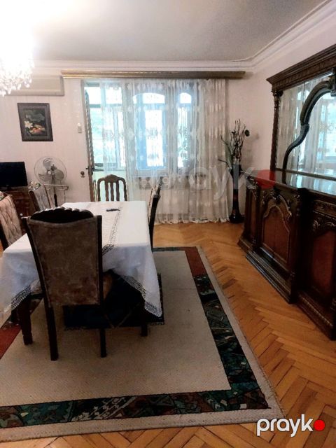 Satılır 4 otaqlı köhnə tikili 110 m² — Bakı