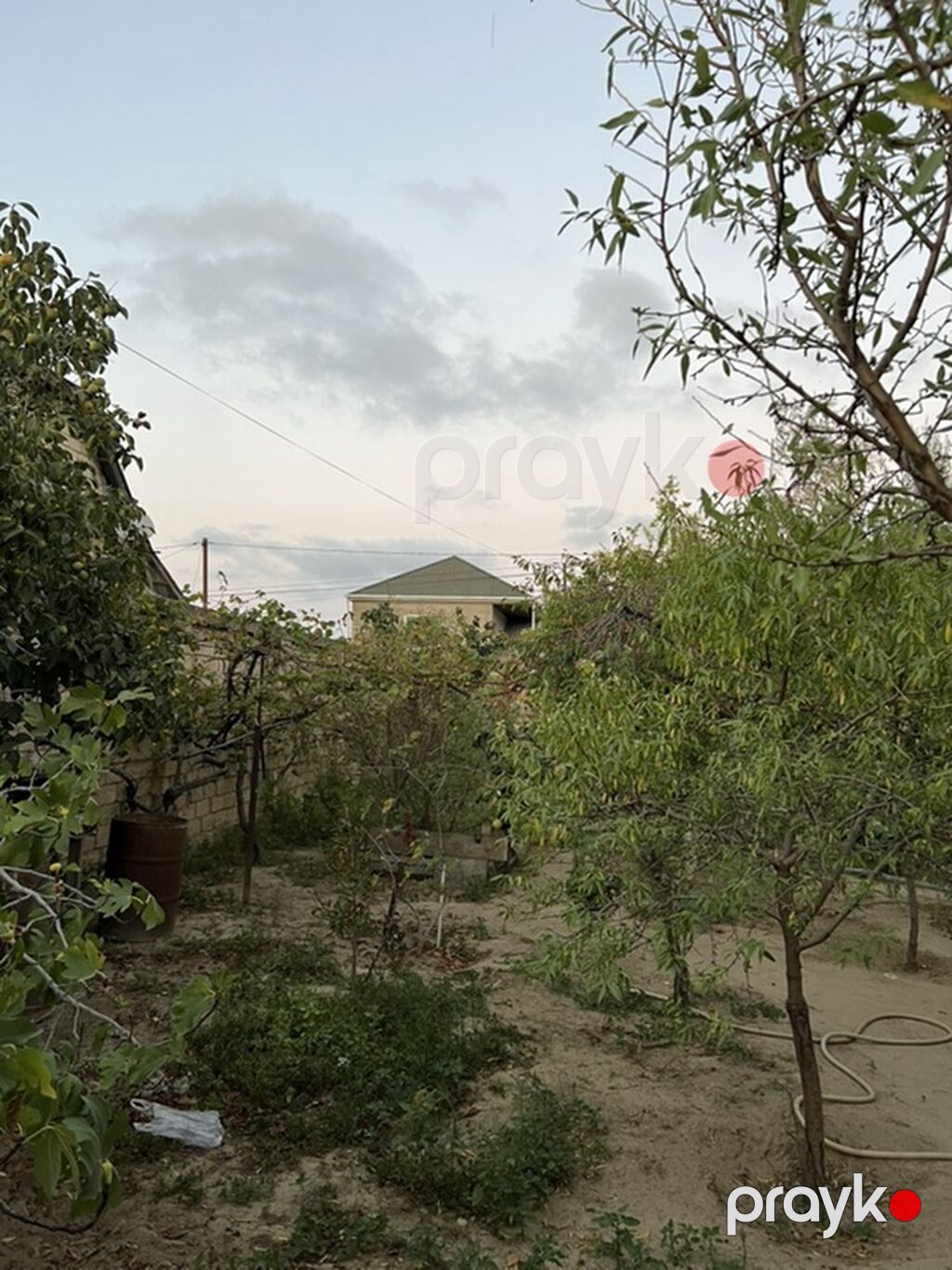 Sarayda torpağ 2.5 sotdu Bu həyəti alan özü üçün evdə tikə bilər — Torpaq, Saray (6)