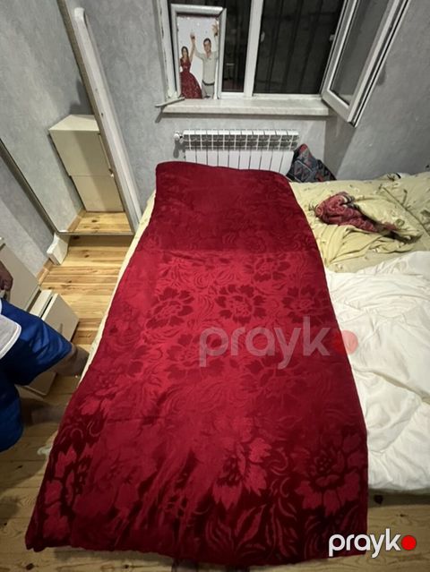 Qırmızı rəngli naxışlı örtük/pled - Material: yumşaq, qalın və isti — Mehdiabad