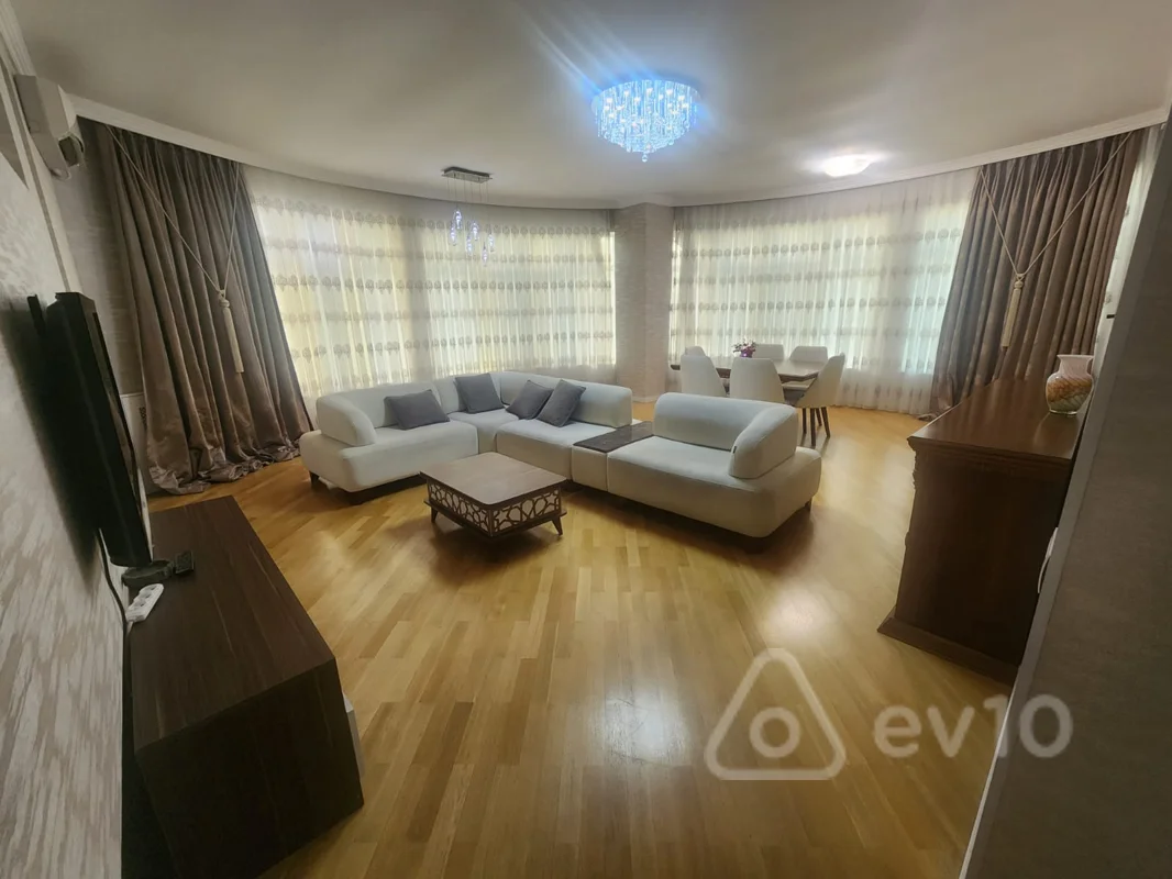 4 otaqlı mənzil, 175 m², Koroğlu Rəhimov küçəsi — kirayə — Bakı