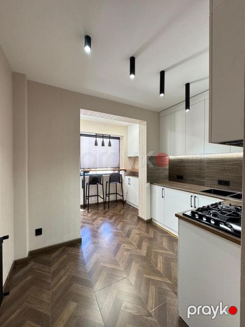 Satılır 2 otaqlı köhnə tikili 65 m² — Bakı