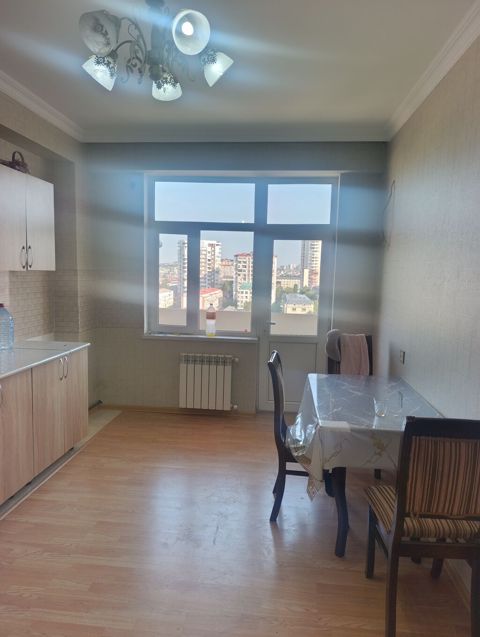 Kirayə verilir Xırdalanda tam mərkəzində Misir parki ilə üzbəüz.ev — Xırdalan
