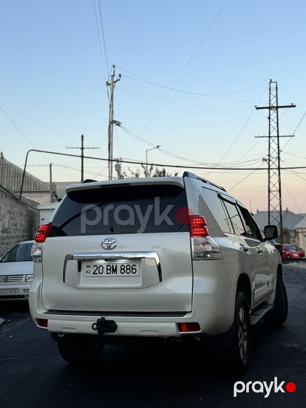 Toyota Land Cruiser Prado – ağ rəngli, 5 qapılı SUV. Xüsusiyyətlər — Avtomobillər, Gəncə (2)