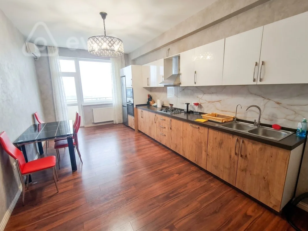4 otaqlı mənzil, 190 m², Nizami küçəsi — kirayə — Mənzil, Bakı (6)