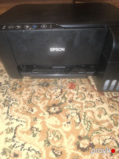 Epson çoxfunksiyalı printer-skanner-kopi aparatıdır. Üstündə Wi‑Fi — Masazır