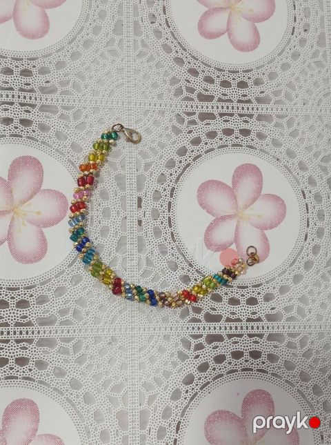 Rəngarəng muncuqlu qolbaq - Material: şüşə muncuqlar və qızılı tonlu — Mingəçevir