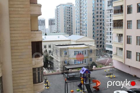 28may metrosu və Baku Medical Plaza yaninda 3 otaqli əla təmirli — Bakı