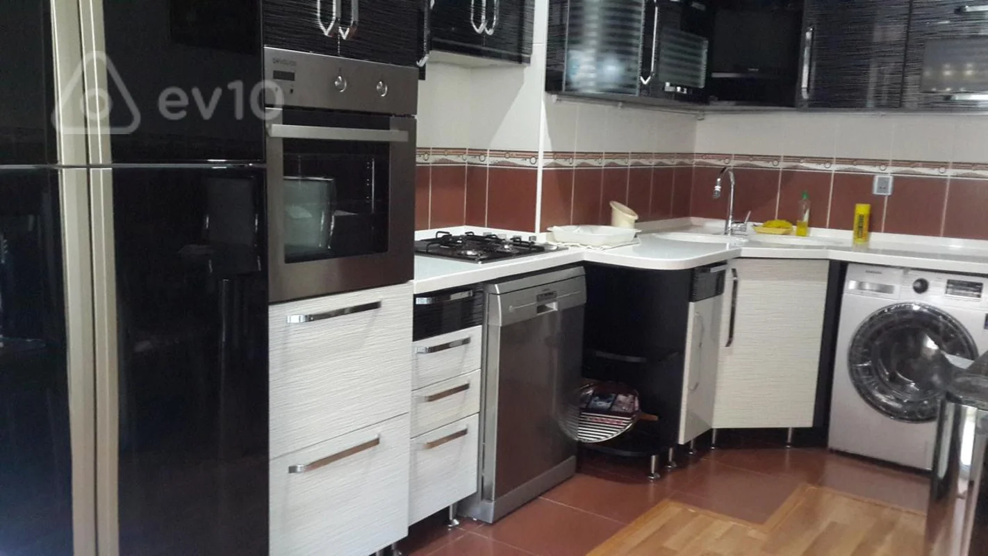 3 otaqlı mənzil, 100 m², Sabit Rəhman küç. 11 — kirayə — Mənzil, Bakı (11)