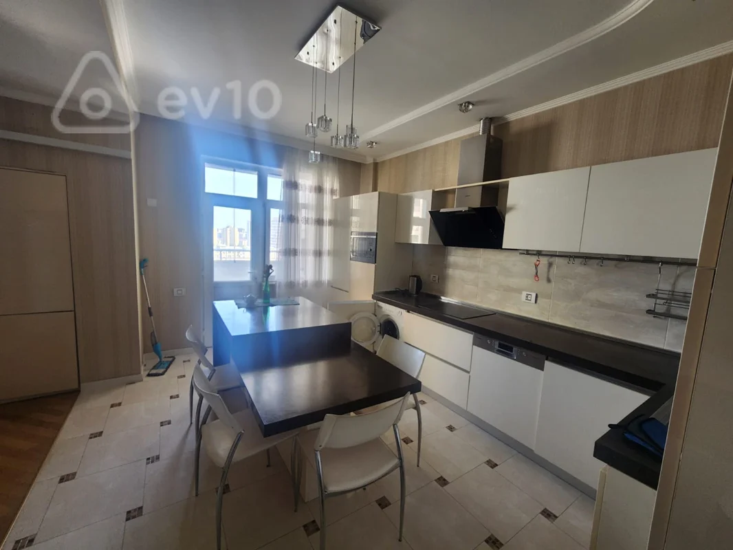4 otaqlı mənzil, 175 m², Koroğlu Rəhimov küçəsi — kirayə — Mənzil, Bakı (11)